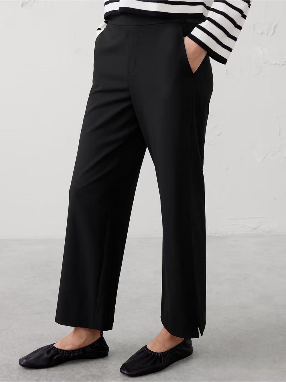 Banana Republic Hayden Tapered pull on Pants. Black. Size 2 petite.